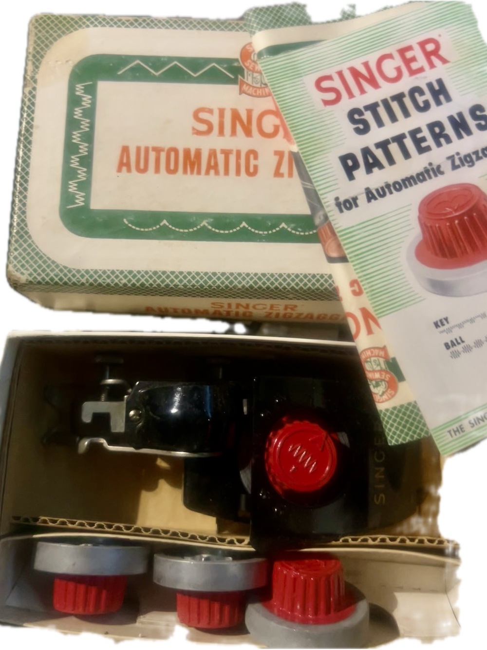 Singer Automatic Zigzag Stitch Pattern Kit in Red and Black
